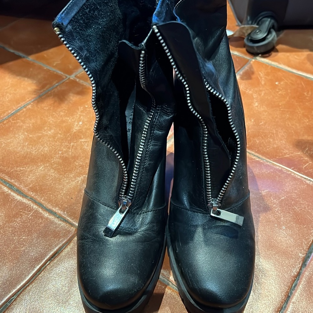 Zara black booties with zipper